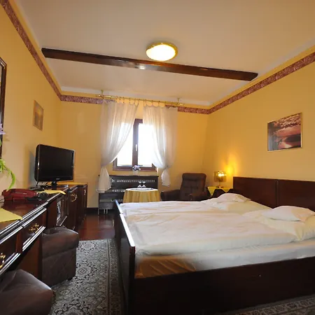 Garni -hotel Barbakan מלון