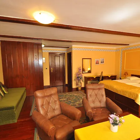 Garni -hotel Barbakan 酒店 3*