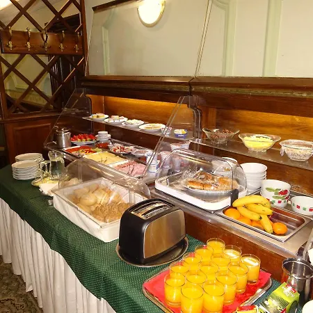 מלון Garni -hotel Barbakan 3*