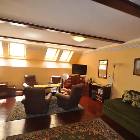 Garni -hotel Barbakan 酒店 勒沃卡